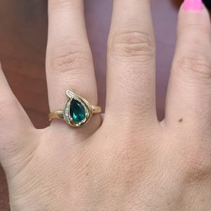 Emerald diamond ring